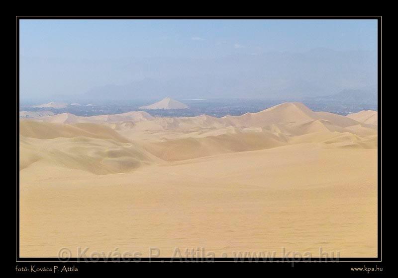 Huacachina Oasis Peru 06.jpg